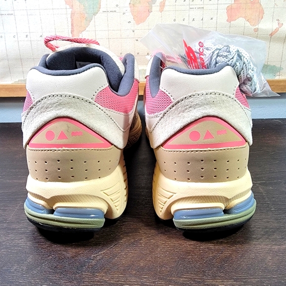 BRAND NEW New Balance 2002R Hiking Pack Beige Men's Size 11.0 - Picture 5 of 7